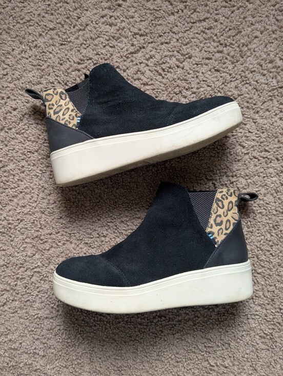 Toms Shoes - 🖤 Toms Suede Booties